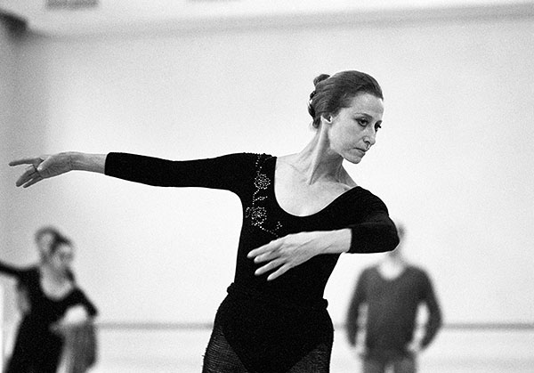 1985 год.  Государственный академический Большой театр Союза ССР. Балерина Майя Плисецкая в танцевальном классе.