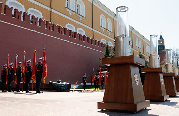 Факелы для транспортировки Вечного огня от Могилы Неизвестного Солдата