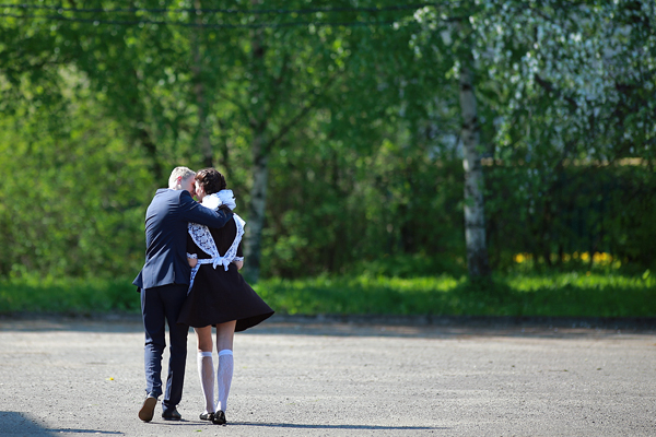 Выпускники школы №7 во время последнего звонка в Иваново