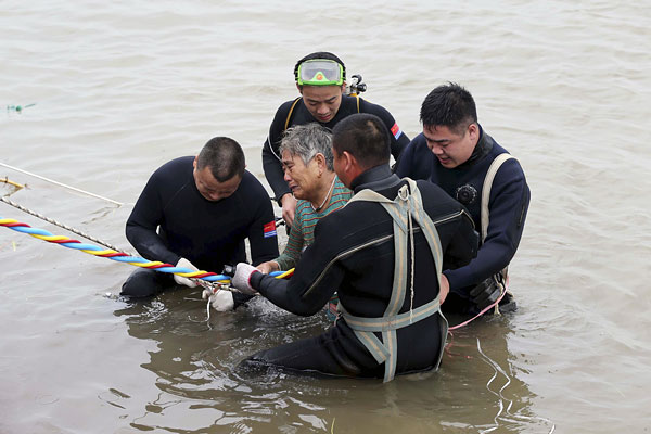 Пассажирка, спасенная с затонувшего судна