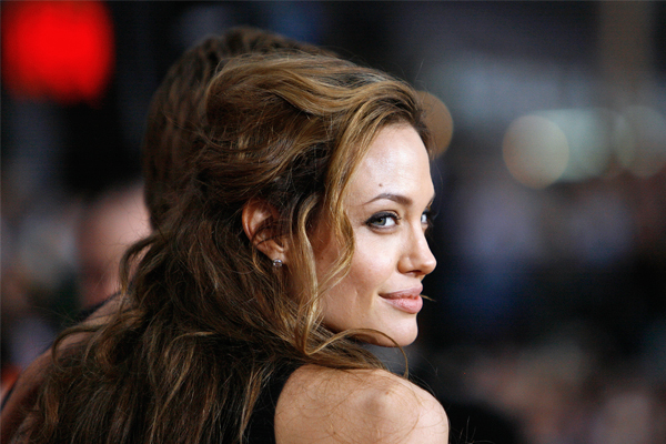 Джоли на премьере фильма "Тринадцать друзей Оушена" в Китайском театре Граумана в Голливуде, 2007 год