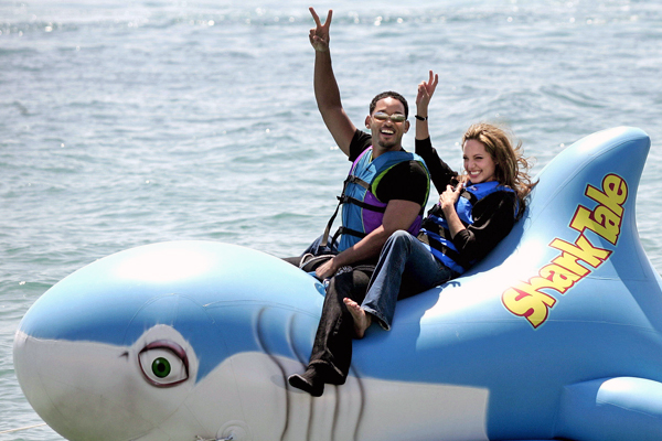 Анджелина Джоли и Уилл Смит на презентации мультфильма "Подводная братва", 2004 год