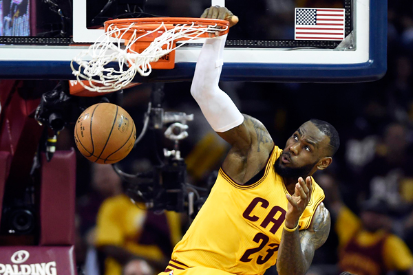 Баскетболист Леброн Джеймс - $64,8 млн