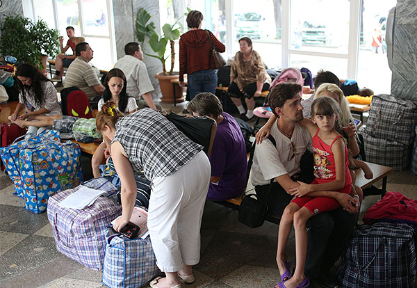 2014 год. Украинские беженцы в центре "Артек" во время ожидания своей дальнейшей переправки в другие города России.