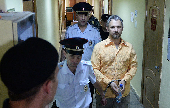 Тело Прокопьевой с травмой шеи и следами воздействия высоких температур было обнаружено 24 августа 2013 года в лесу. Обвинение в убийстве было предъявлено Лошагину.