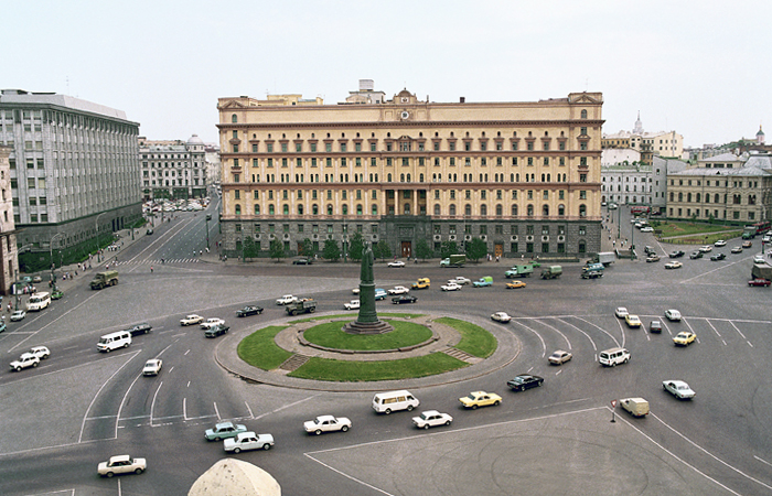 Возвращение памятника Дзержинскому на Лубянку вынесут на референдум