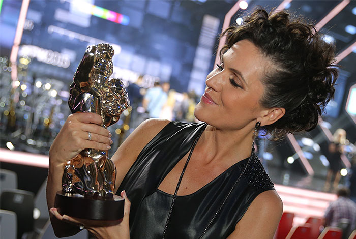 Лауреат премии "ТЭФИ-2015" в категории "Дневной эфир" телеведущая Анастасия Чернобровина