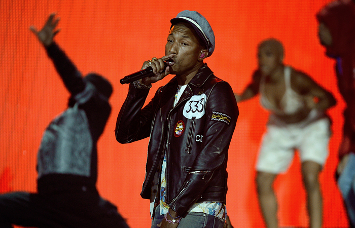 Фаррелл Уильямс во время выступления на церемонии BET Awards 2015