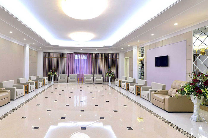 Традиционным скромным убранством встретят гостей и граждан Кореи залы для лиц и делегаций.