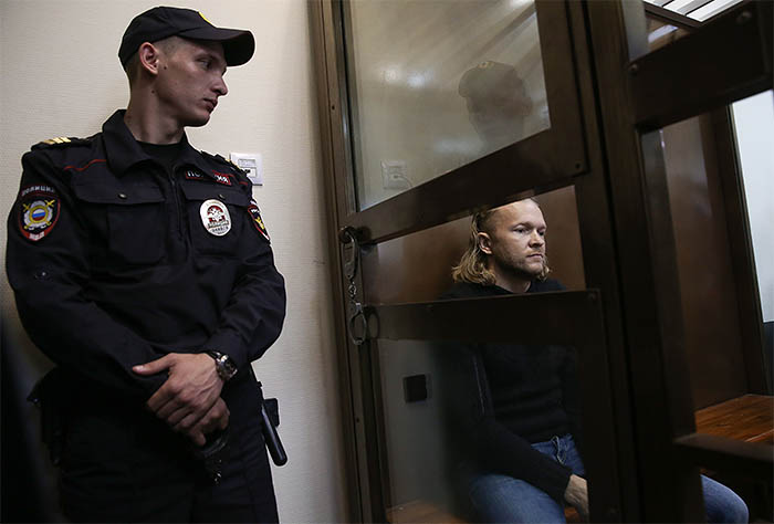 Следствие добивается ареста главного редактора журнала "Флирт" Станиславы Казаковой и директора издания Дмитрия Зяблицева (на фото) по делу об организации проституции, сообщает адвокат одного из фигурантов.