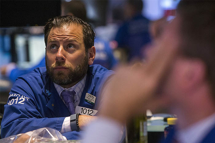 Нью-йоркская фондовая биржа (NYSE) была отключена с 11:32 до 15:10 по восточному стандартному времени 8 июля из-за технического сбоя. Вместе с тем торги на остальных площадках в США продолжались без перебоев.