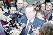 1996 год. Геннадий Селезнев общается с журналистами после избрания его председателем Государственной Думы.