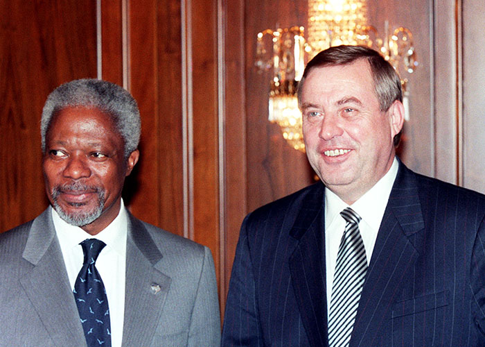 1999 год. Геннадий Селезнев принял в здании нижней палаты российского парламента генерального секретаря ООН Кофи Аннана, посетившего Россию с официальным визитом.