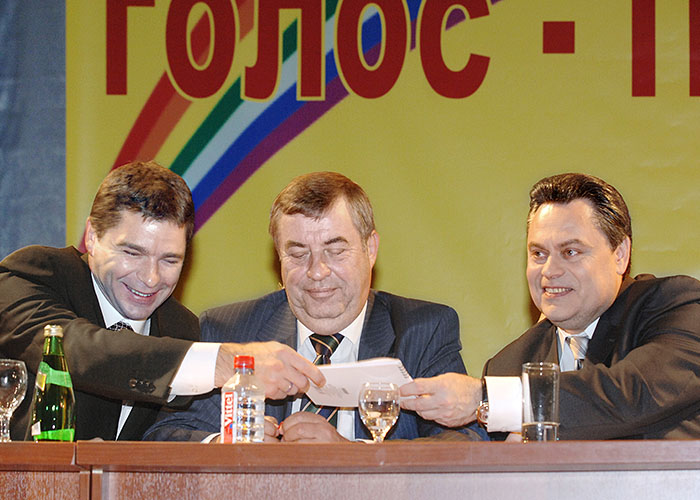 2007 год. Актер Сергей Маховиков, депутат Госдумы РФ Геннадий Селезнев и лидер партии "Патриоты России" Геннадий Симигин (слева направо) во время съезда партии "Патриоты России" в музее Великой Отечественной войны на Поклонной горе.