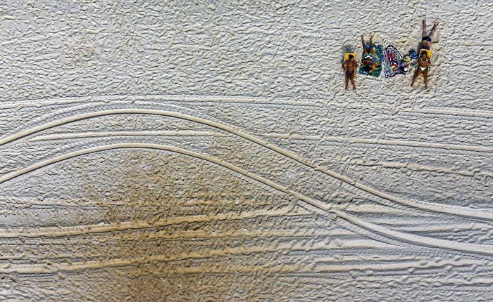 Отдыхающие на пляже в Рио-де-Жанейро