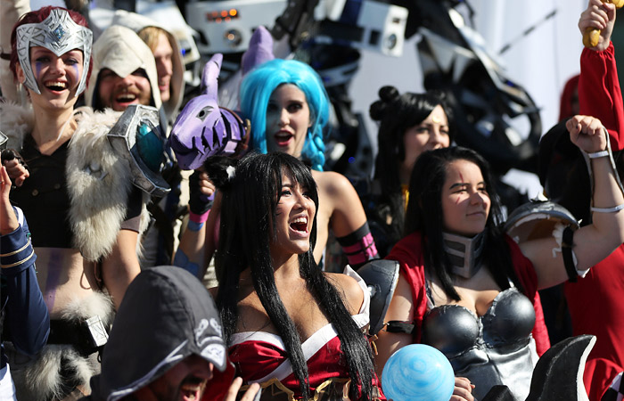 Девушки в костюмах персонажей из компьютерных игр на Gamescom