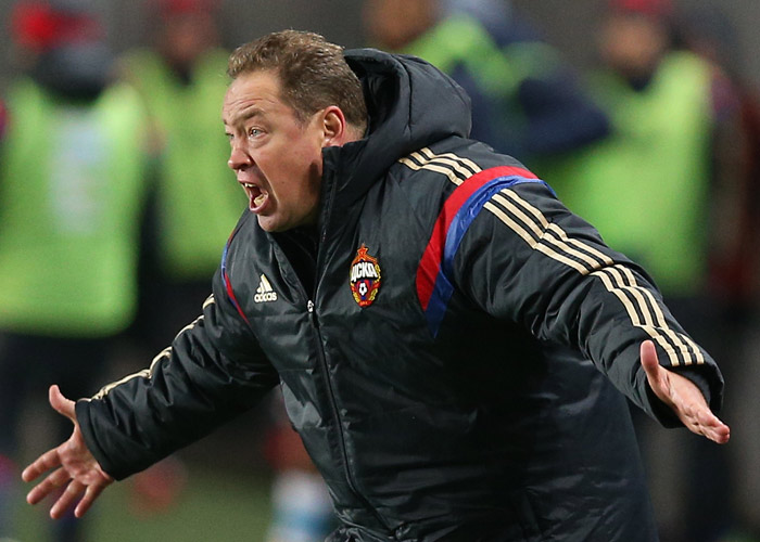 Леонид Слуцкий назначен главным тренером сборной России 7 августа 2015 года. Контракт с ним подписан до конца отборочного цикла Евро-2016, он будет совмещать посты в сборной России и московском ЦСКА.