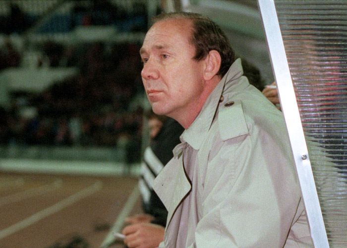 Олег Романцев работал в сборной России два периода. с 1994 по 1996 и с 1998 по 2002. Выводил сборную России на Евро-1996 и ЧМ-2002. На обоих турнирах его командам не удавалось пройти дальше групповой стадии. При Романцеве сборная достигла наиболее высокой позиции в рейтинге ФИФА - третье место в апреле 1996 года.