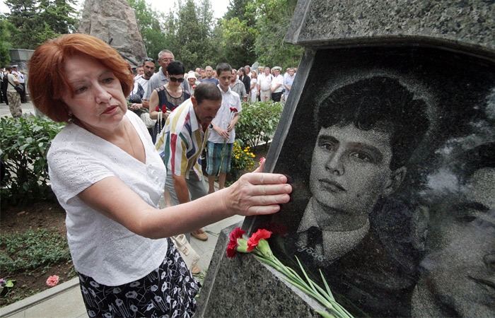 Возложение цветов к мемориалу погибших моряков в Севастополе