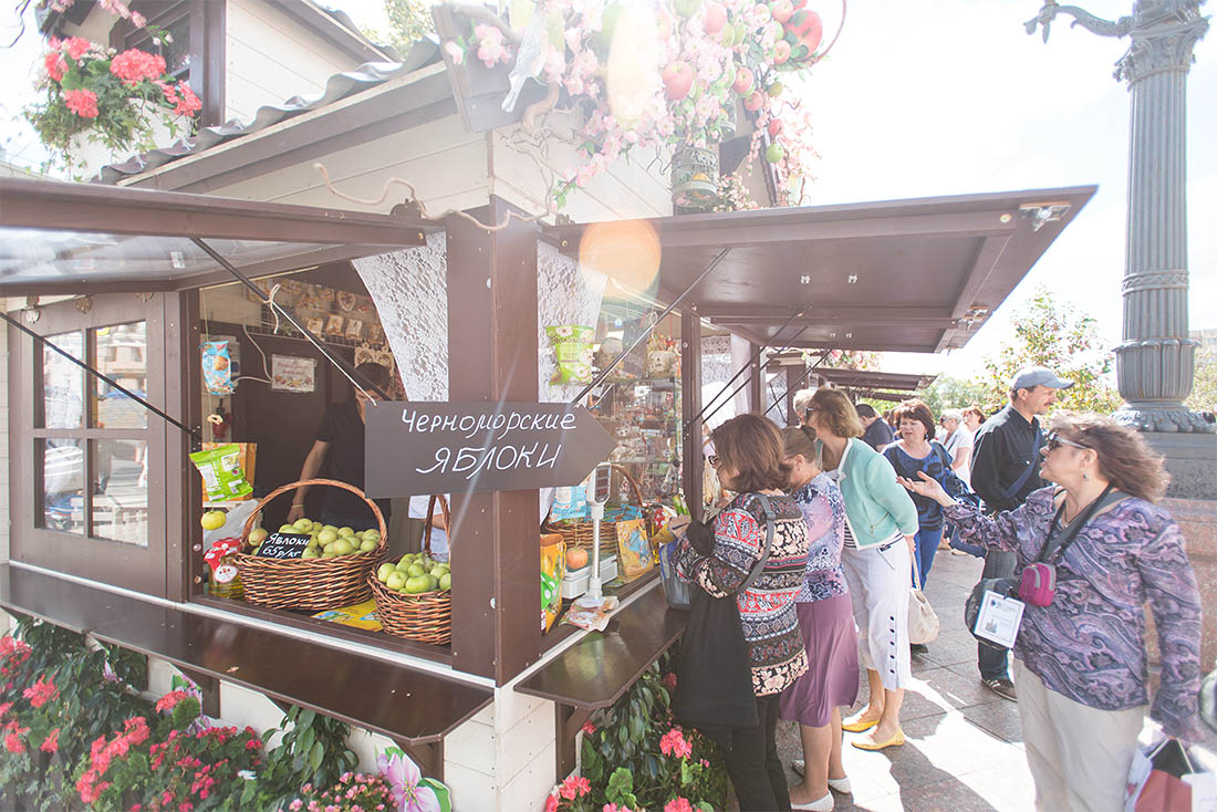 Туристы неравнодушны к происходящему