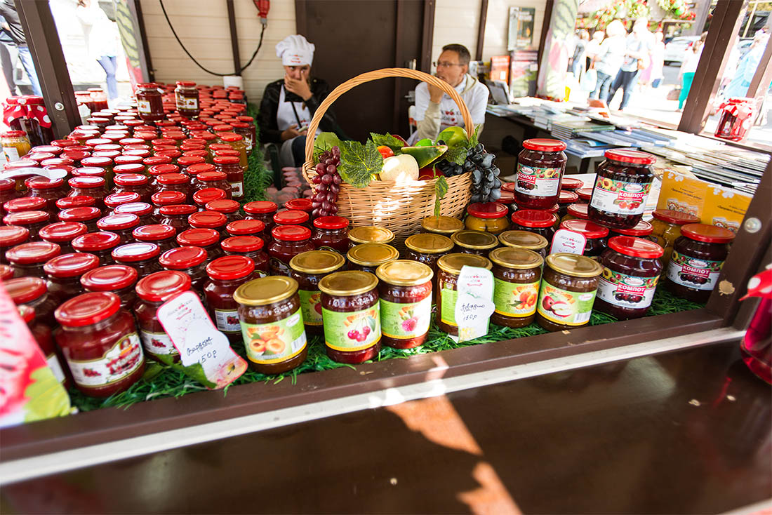 Много, много варенья