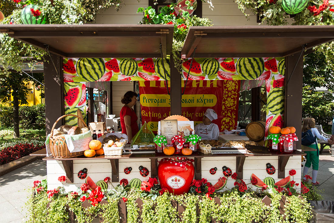 Симпатичные павильоны, приветливые продавцы