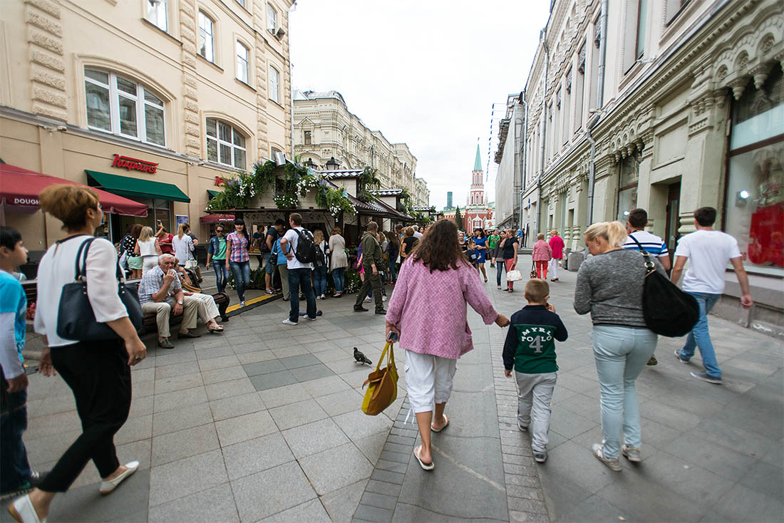 На Никольской улице - Эко-квартал. Биодобавки, мюсли, травы - все это можно найти здесь.