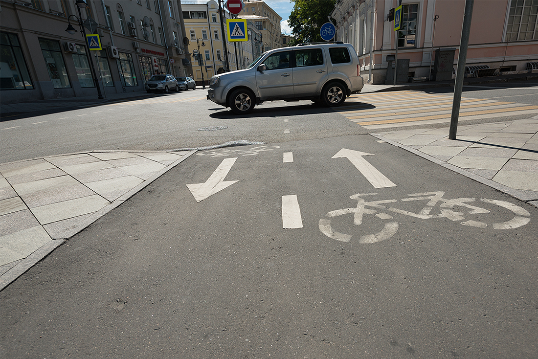 Автомобилистам в центре пришлось подвинуться. Теперь тут созданы условия для всех участников движения.