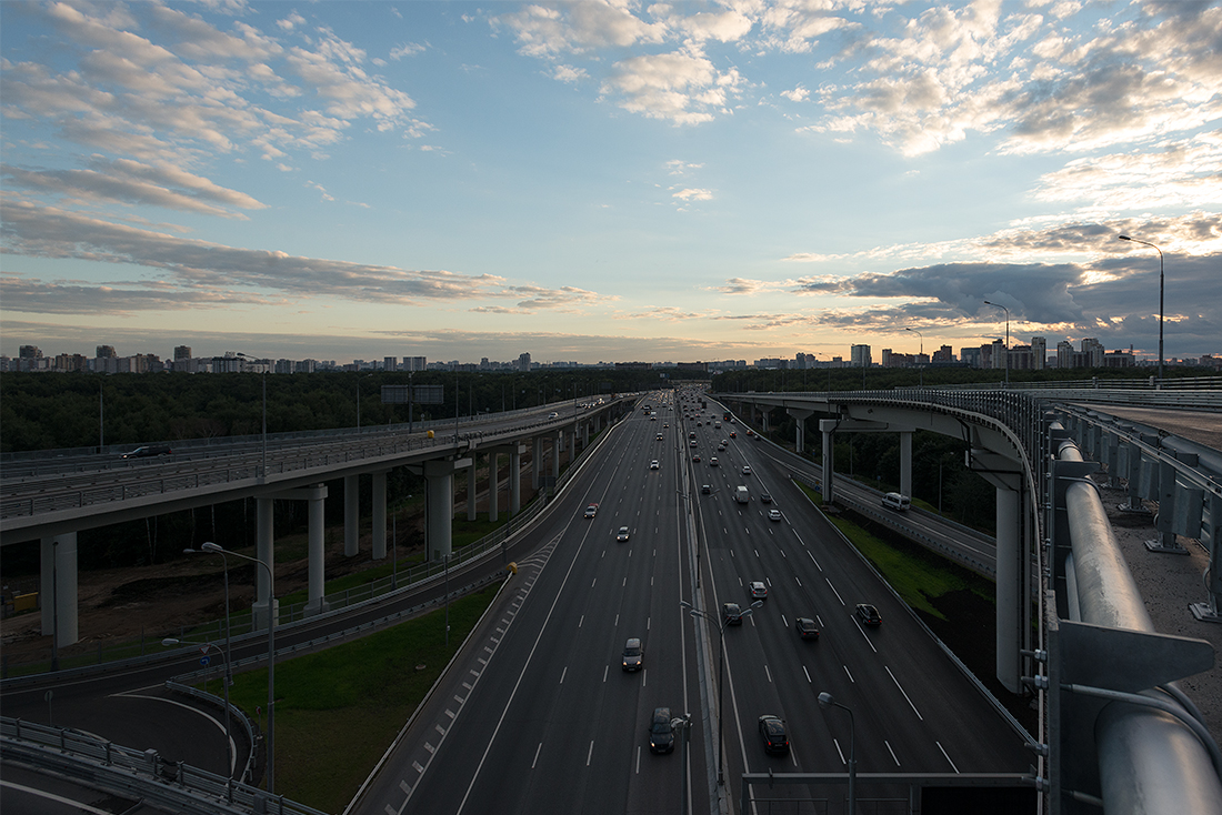 Шоссе без светофоров и развязки вместо перекрестков - когда-то об этом можно было лишь мечтать