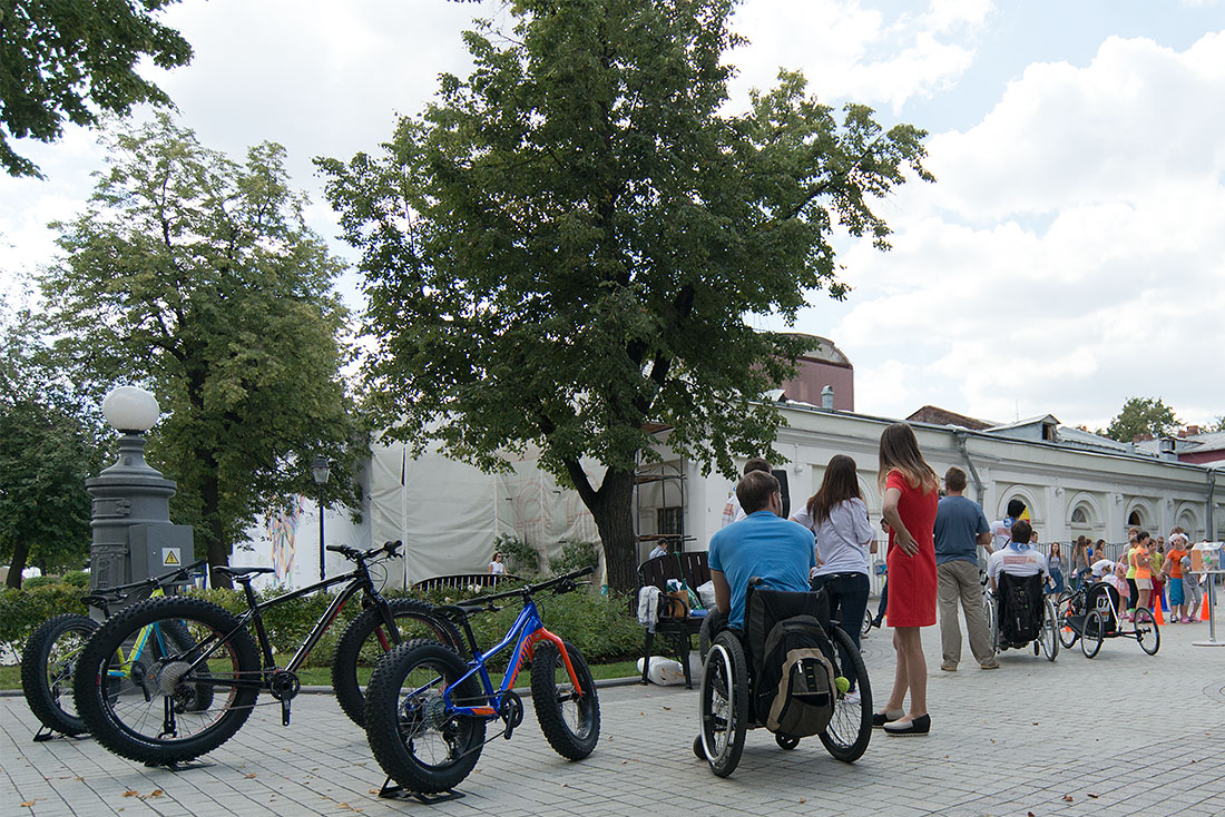 На один день Сад "Эрмитаж" превратился в пространство, на территории которого встретились дети с особенностями развития, обычные дети и взрослые