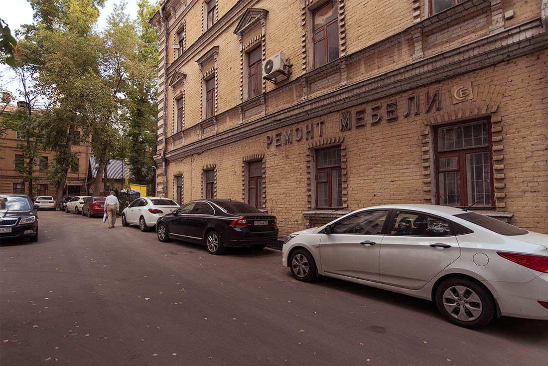 Некоторые надписи остались со времен СССР. А вы когда-нибудь пользовались ремонтом мебели?