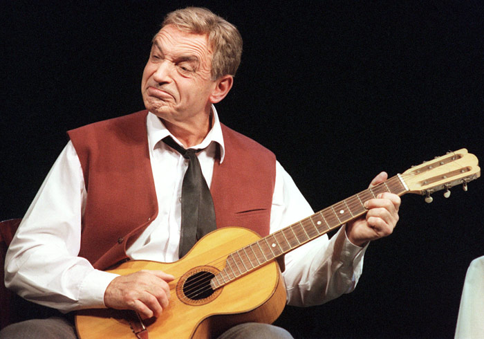 В спектакле "Балалайкин и К" по мотивам сатирического романа Салтыкова-Щедрина "Современная идиллия". 2001 год.