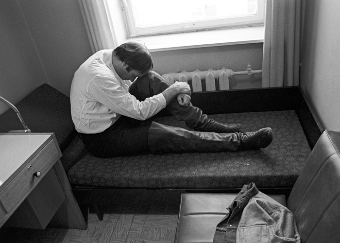 Валентин Гафт перед спектаклем в театре "Современник". 1980 год.