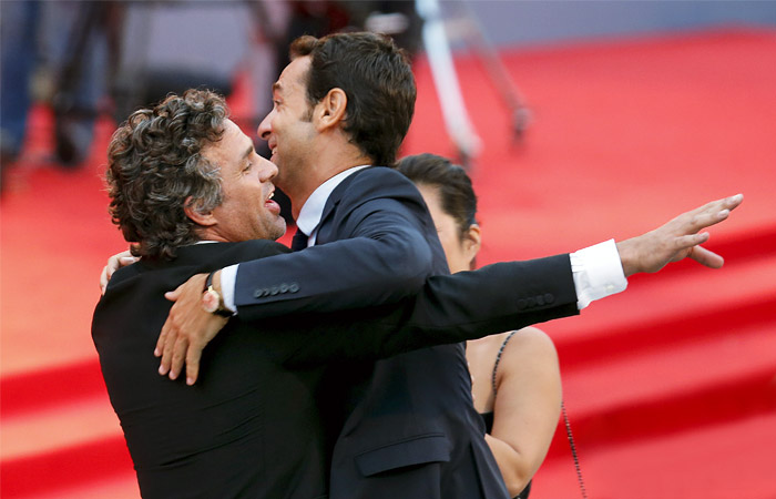 Американский актер Марк Руффало (слева) на красной дорожке Венецианского кинофестиваля