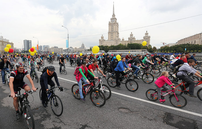 Участники велопарада, посвященного 868-летию столицы, на Краснопресненской набережной