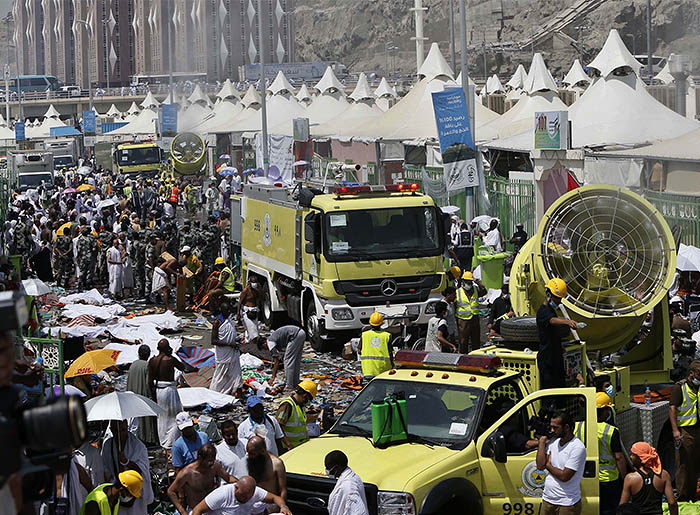 Глава Чечни Рамзан Кадыров заявил в интервью "Русской службе новостей", что гибель паломников в городе Мине, расположенном неподалеку от Мекки, в результате давки - это большая трагедия, но также и подарок Аллаха.
"То, что случилось в Мине, - действительно трагический случай. Но мы не можем так говорить, так как каждый мусульманин, который совершает хадж в Саудовскую Аравию, мечтает умереть там. Аллах прощает все грехи тем, кто умер, совершая хадж. Каждый мусульманин хочет увидеть Аллаха. То есть это и трагедия, и большой подарок от Всевышнего", — сказал Кадыров.