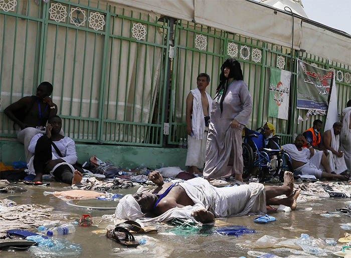 В 2006 году в Мекке в образовавшейся давке на мосту Джамарат во время выполнения ритуала побивания шайтана камнями, который считается одним из самых опасных во время хаджа, погибли 345 человек, еще 289 получили ранения и травмы.