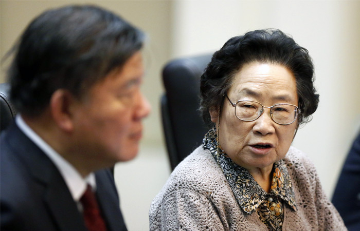 Вторая половина премии достанется Юю Ту. Ей удалось извлечь артемизинин, экстракт травы Artemisia annua, использование которого значительно снижает смертность от малярии.