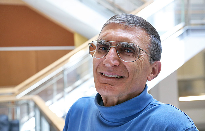 Азиз Санкар обнаружил другой механизм — вырезание нуклеотидов. Клетки используют этот механизм для восстановления повреждений, наносимых ультрафиолетовым излучением (например, нашего Солнца). При нарушениях этого механизма может развиваться рак кожи.