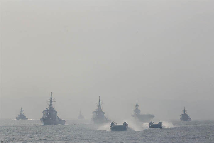 Нашлось место и катерам на воздушной подушке