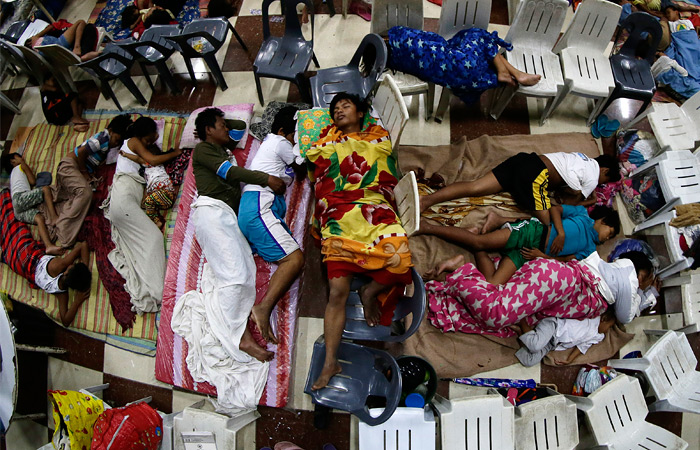 Из опасных районов эвакуировали более 15 тысяч человек