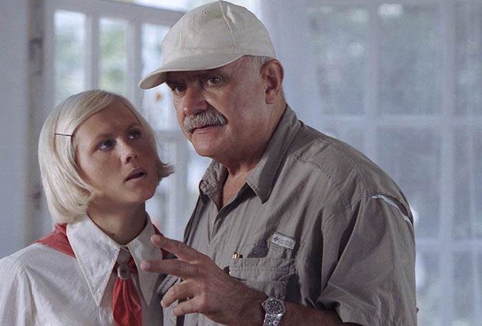 2005 год. Актриса Лина Миримская и режиссер Никита Михалков на съемочной площадке фильма "Утомленные солнцем-2".