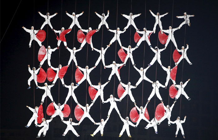 В Сингапуре представлением испанской театральной группы La Fura dels Baus открылся фестиваль Singapore River. Перфоманс был посвящен 50-й годовщине независимости Сингапура, которую страна отметила 9 августа.