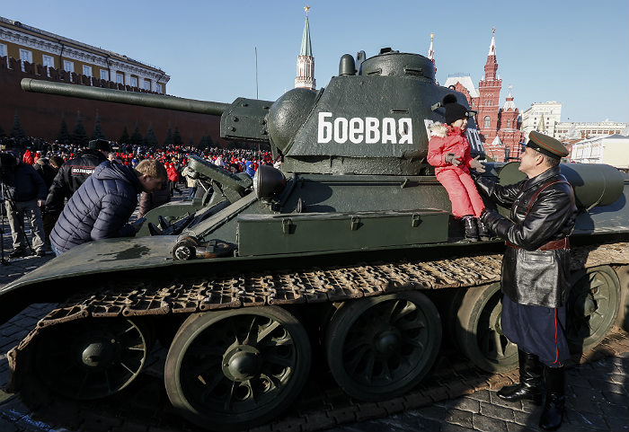 Легендарный советский танк Т-34. После марша техника осталась на Красной площади до 17:00 субботы, ее может увидеть любой желающий.