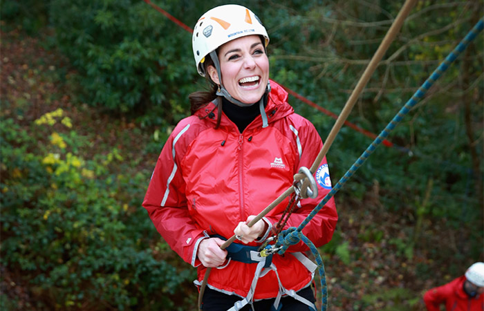 Герцогиня Кембриджская Кэтрин вместе с мужем принцем Уильямом прибыли в Уэльс с благотворительной миссией. Супруги посетили образовательный центр Towers Residential Outdoor, организующий походы для людей с ограниченными возможностями.