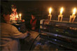 Жители Крыма после прекращения подачи электроэнергии запасаются свечами, фонарями и батарейками