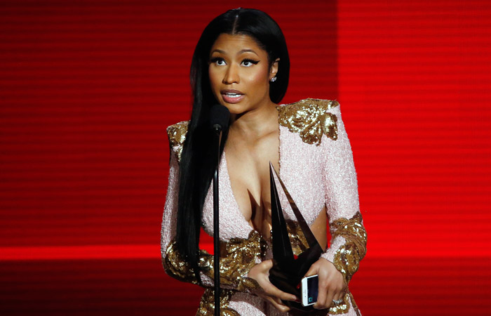 Певица Ники Минаж принимает награду в категории "Лучший альбом – рэп/хип-хоп"