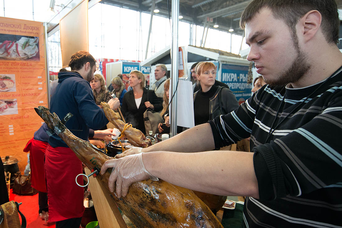 А напротив - хамон