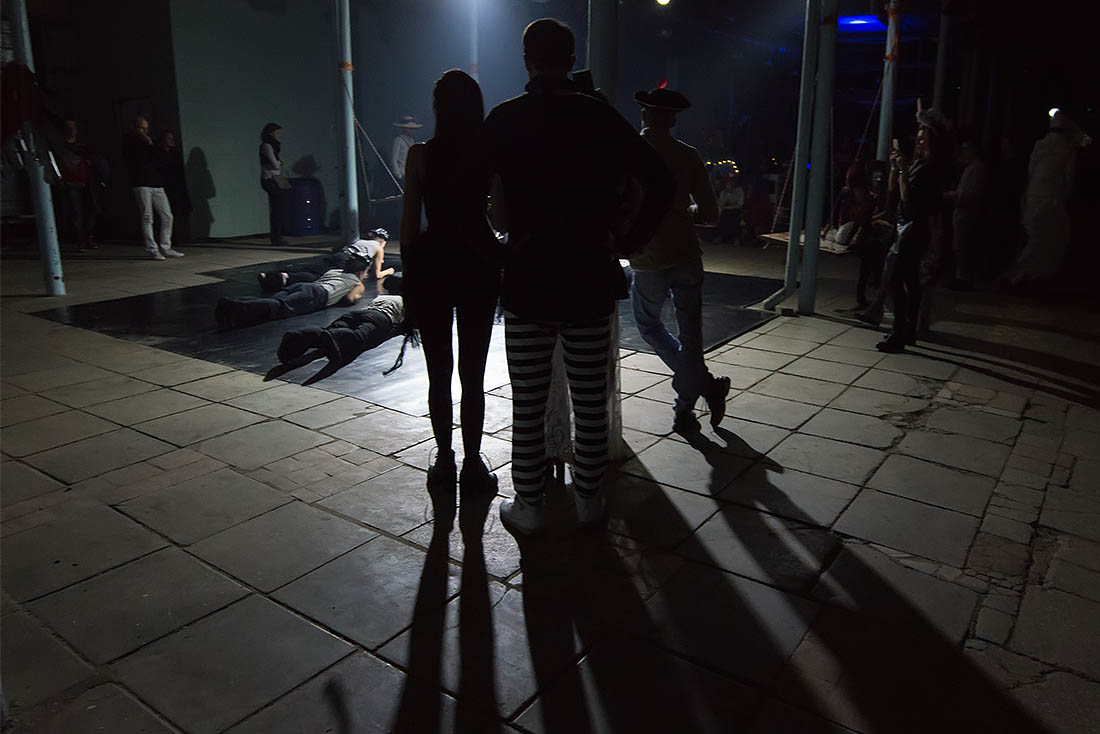 Этот номер длился ну просто бесконечно. Сильные ребята.