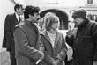Режиссер Эльдар Рязанов (справа) репетирует сцену с актерами Татьяной Догилевой и Александром Панкратовым-Черным во время съемок художественного фильма "Забытая мелодия для флейты". Ноябрь 1986 года.